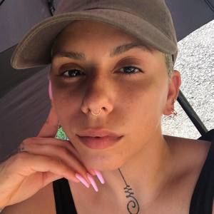 Meet your Posher, Alexis